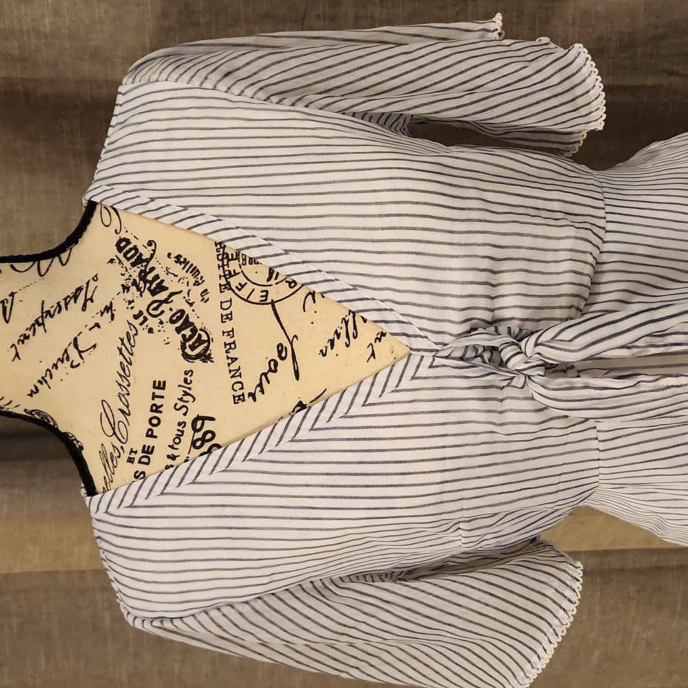 Abercrombie and Fitch blouse - Picture 2 of 5